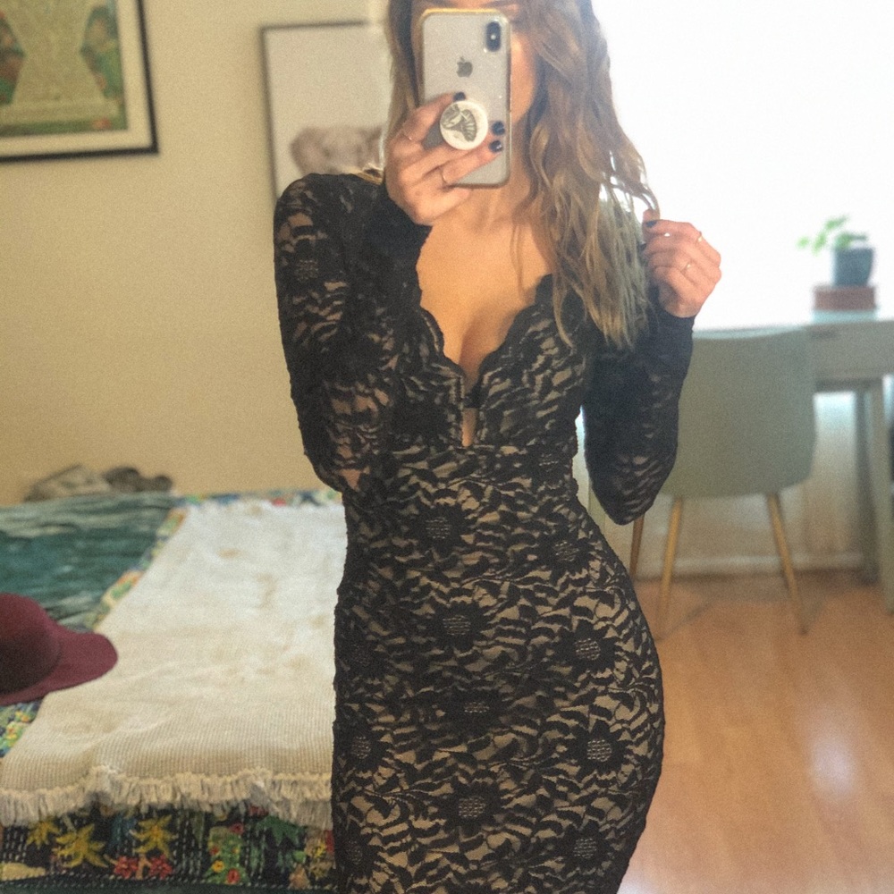 VA VA VOOM long sleeve plunge bodycon lace dress